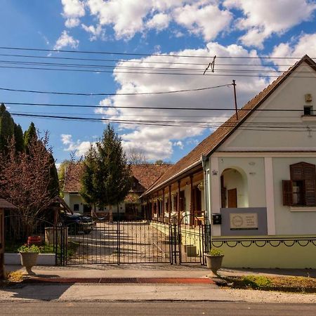 Noresa Etterem Es Panzio Szálka Exteriér fotografie