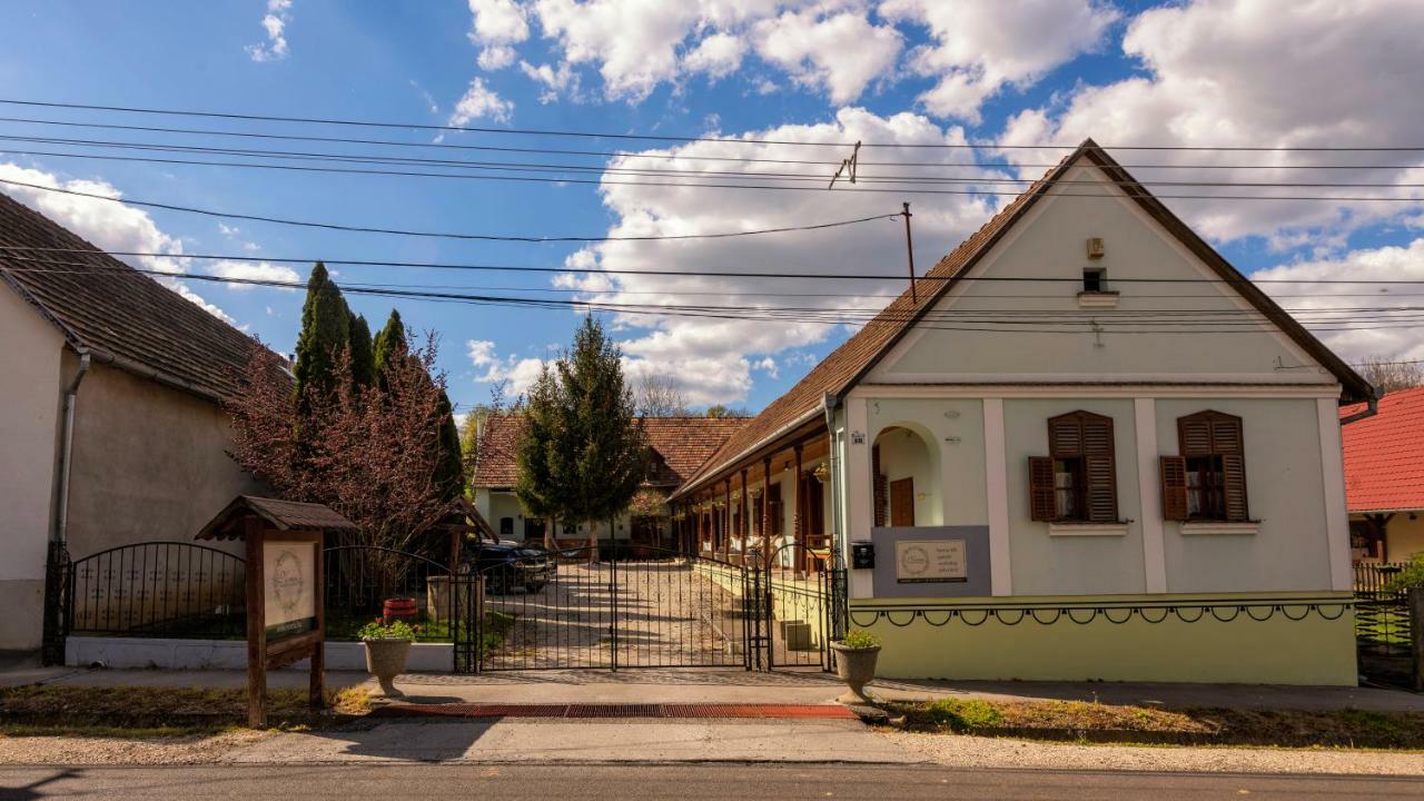 Noresa Etterem Es Panzio Szálka Exteriér fotografie