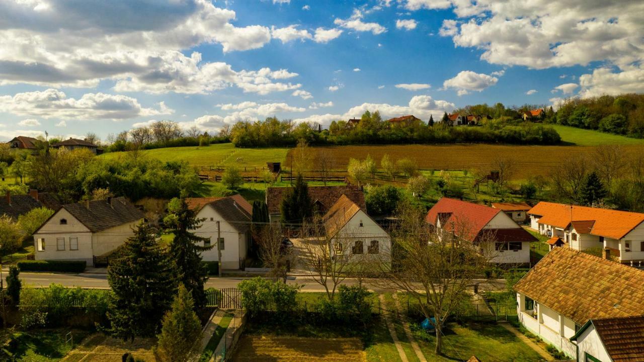 Noresa Etterem Es Panzio Szálka Exteriér fotografie