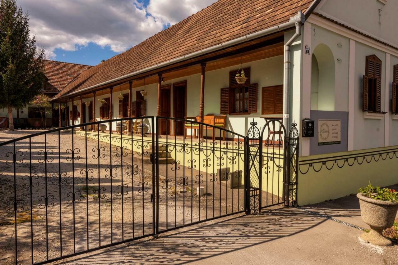 Noresa Etterem Es Panzio Szálka Exteriér fotografie